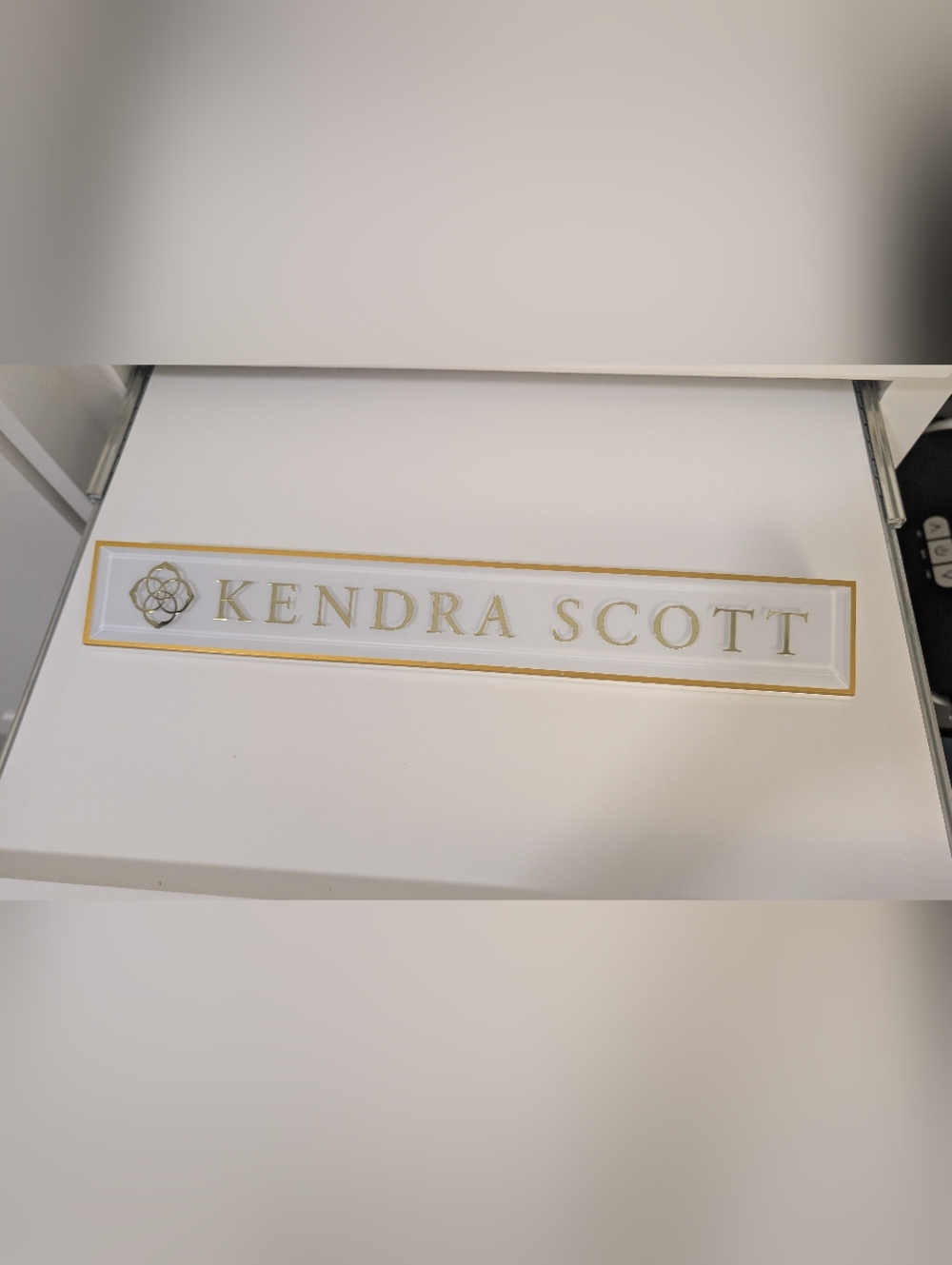 Kendra Scott - White and Gold Branded Sign